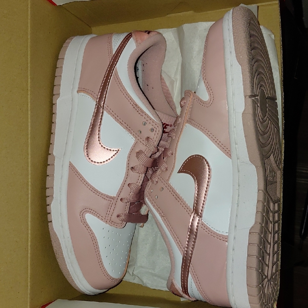 NIKE DUNK LOW GS ‘Pink Velvet Glaze’ 